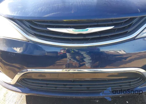 2018 Chrysler Pacifica Hybrid Touring L z USA, uszkodzony, nr VIN 2C4RC1L76JR133494